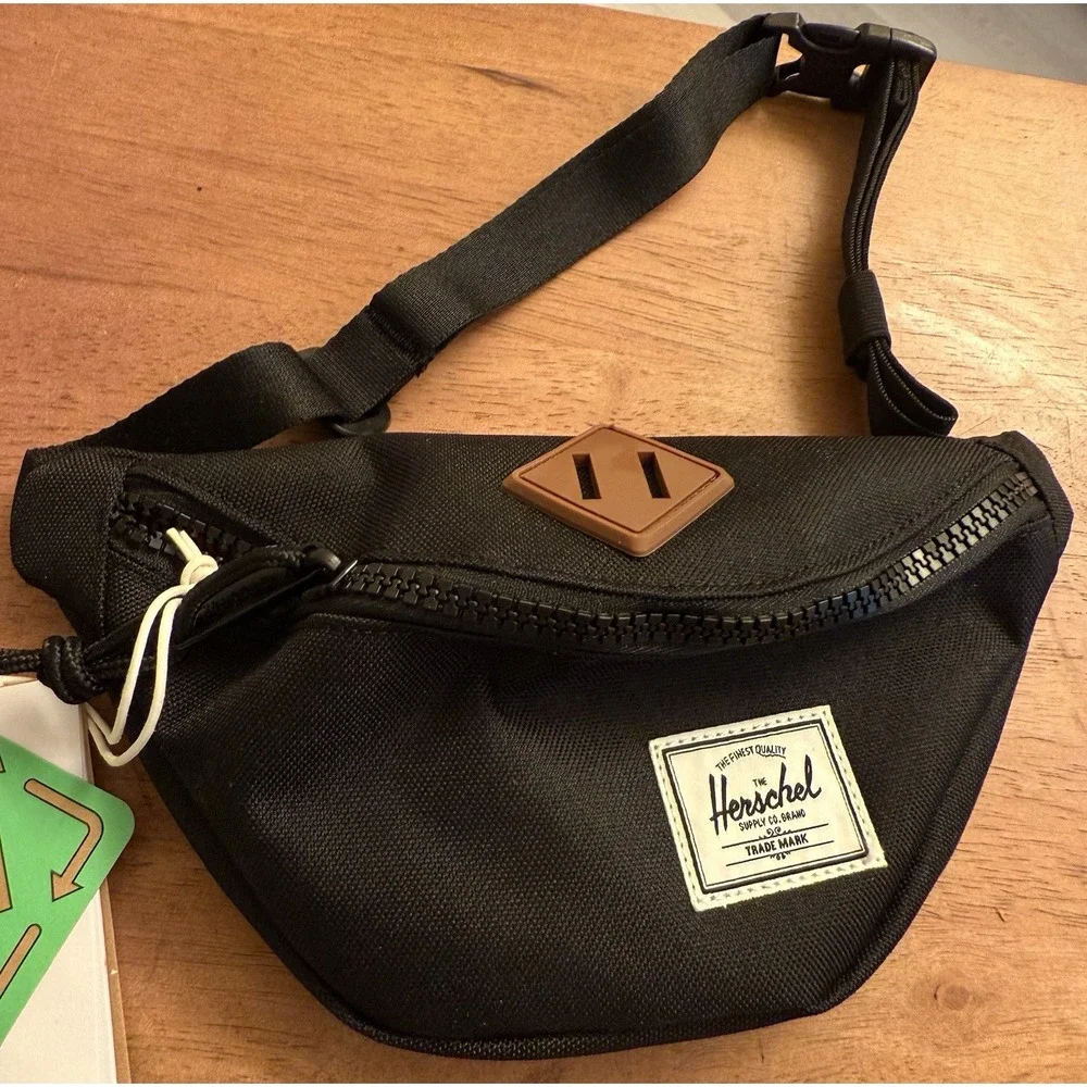 Little‎ Herschel Hip Pack Crossbody Adjustable Strap Black Classic Staple NWT